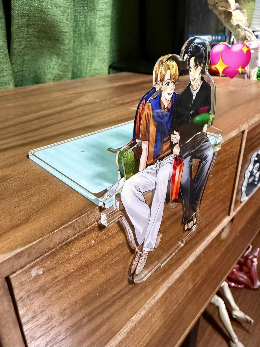 wait this is actually genius.... jp innovating in the acrylic standee game