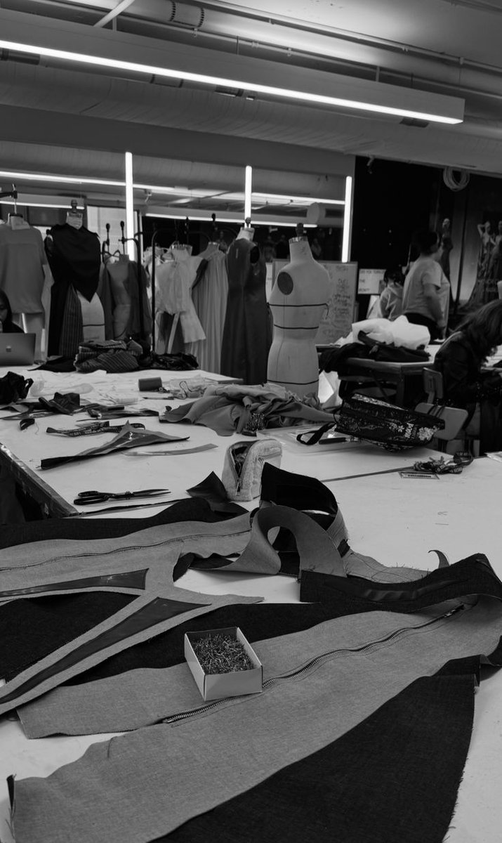 Modelor_interim's tweet photo. Paris s’apprête à battre au rythme de la Fashion Week Womenswear FW26/27, du 02 au 10 mars 2026 !
La Fashion Week, c’est :
De l’adrénaline
De la précision
De l’exigence
Et vous, êtes-vous disponibles ?
#ParisFashionWeek #ah2026 #modelor #Interim #recrutement #toutlemonde https://t.co/MIaw2Li1HZ
