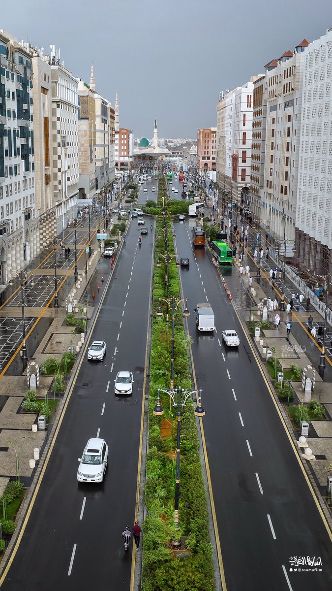 arab11__'s tweet photo. The road to the Prophet's Mosque 🤍 https://t.co/31nklPR4w7