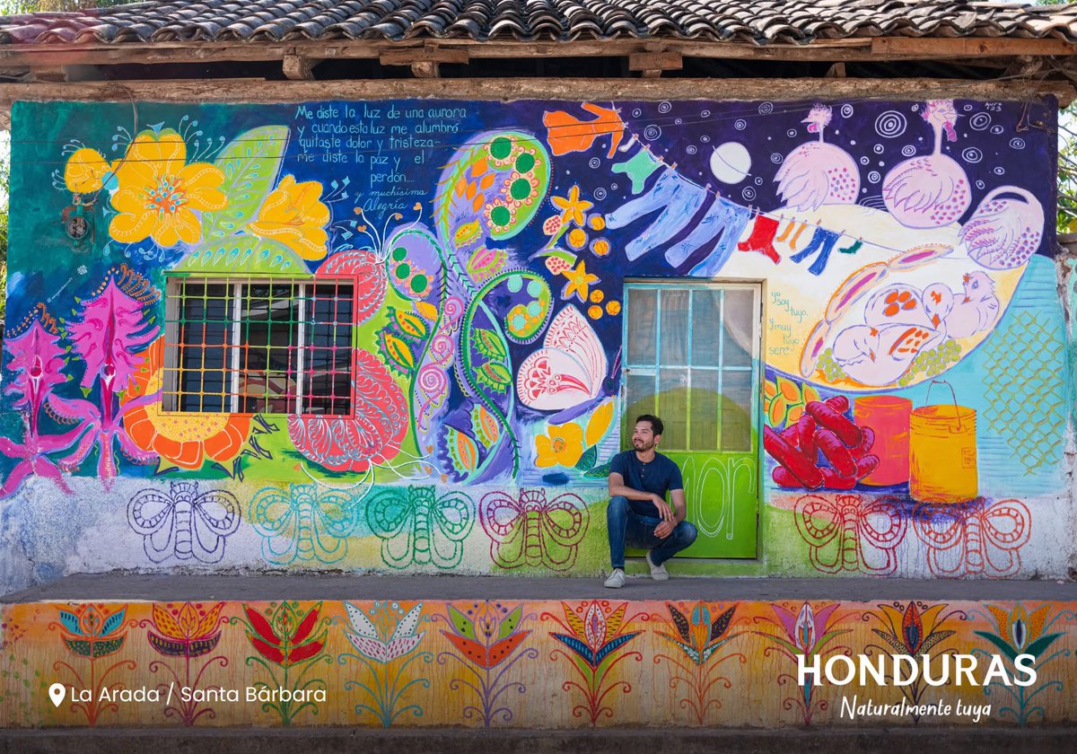 EmbajadadeHonPa's tweet photo. En La Arada, Santa Bárbara, los murales llenan de color las calles y cuentan historias que forman parte de nuestra identidad cultural. Caminar por este destino es descubrir arte en cada rincón y vivir de cerca la creatividad de su comunidad. 🎨 https://t.co/Xf5VLBE0QK