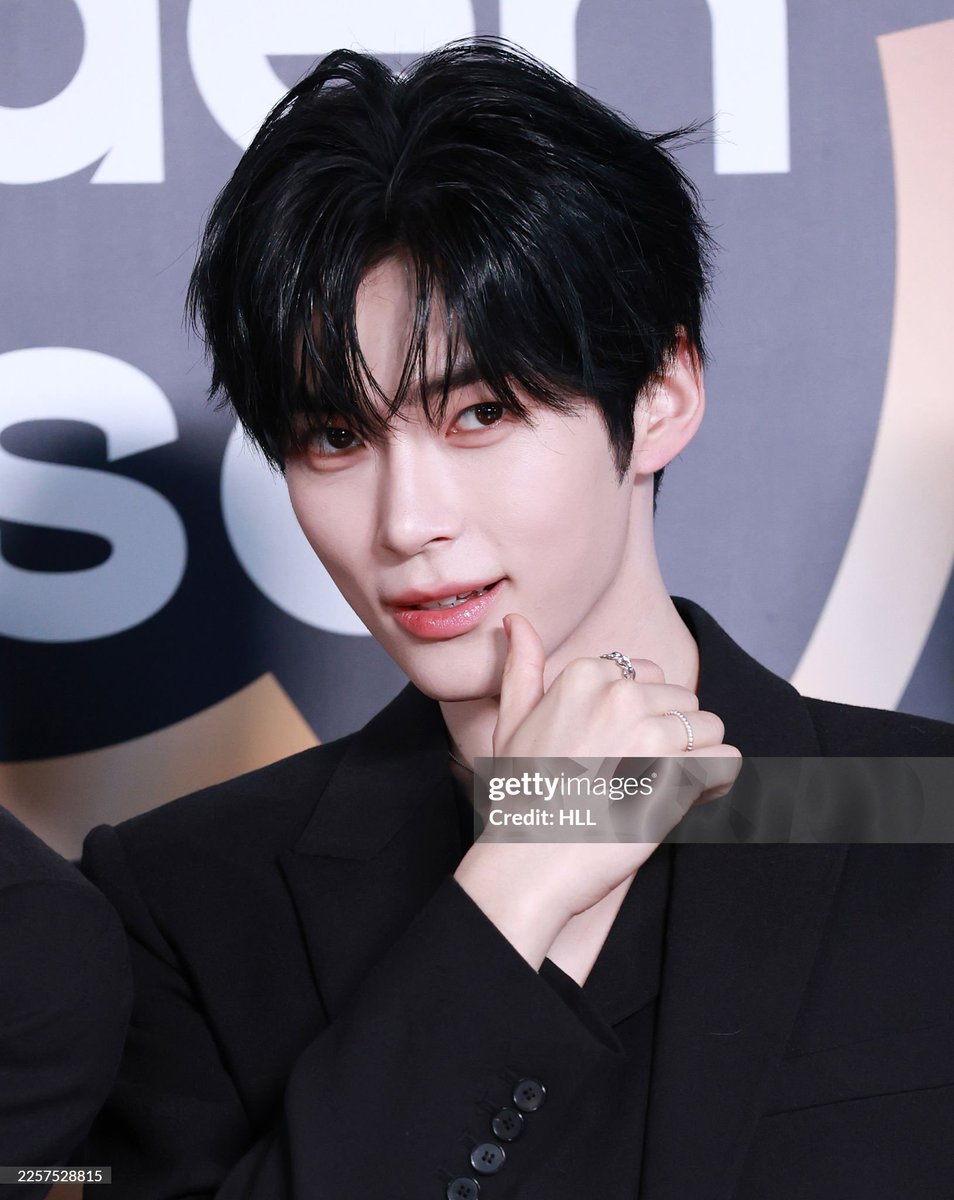 SungHanbin. tweet media