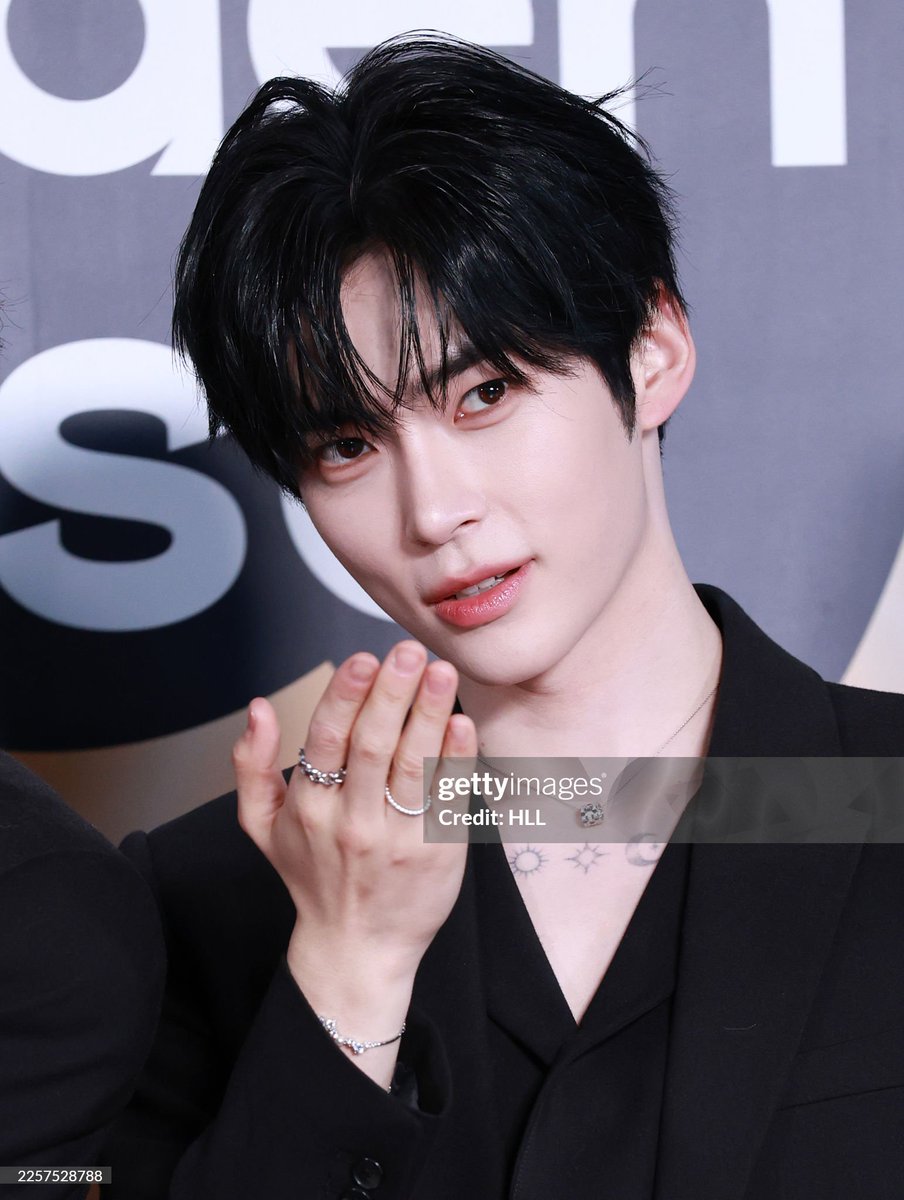 SungHanbin. tweet media