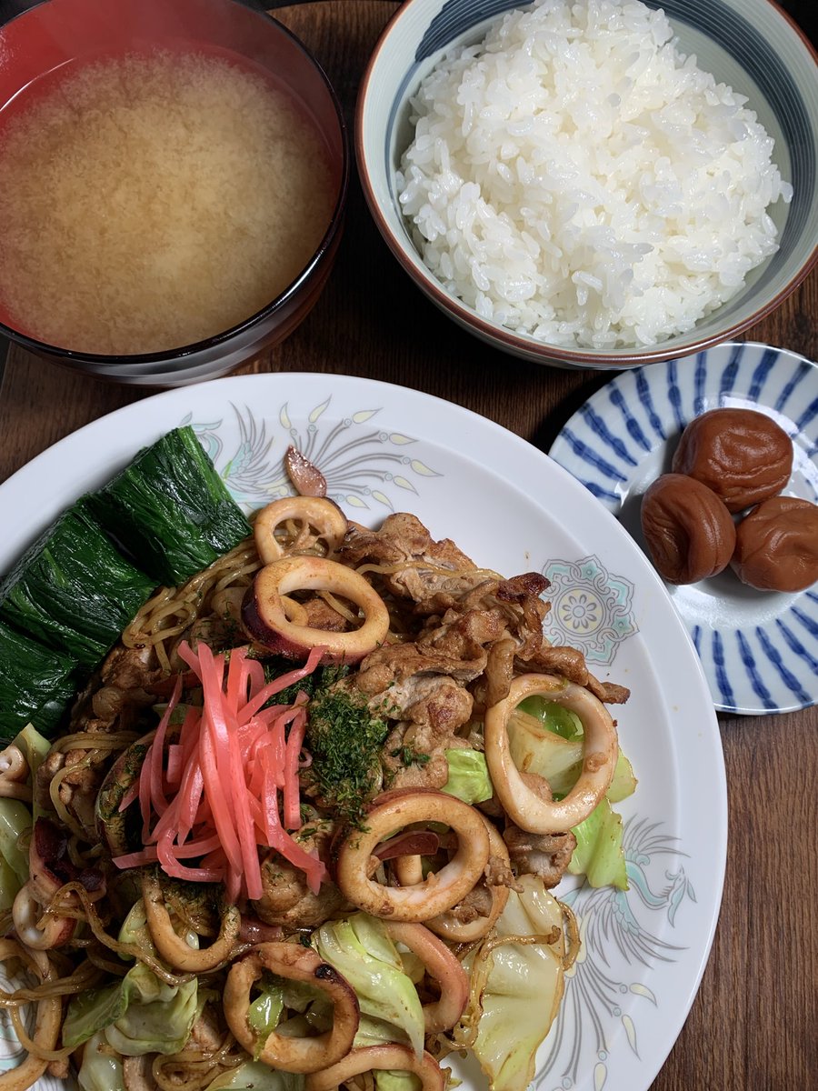 ippei_oda's tweet photo. 【いっぺいのおうちごはん】

今日の夜ご飯はいか焼きそばライスを作りました🤤
うまかった😋

#いか焼きそば
#焼きそば
#おうちごはん https://t.co/IdCXaqpy2O