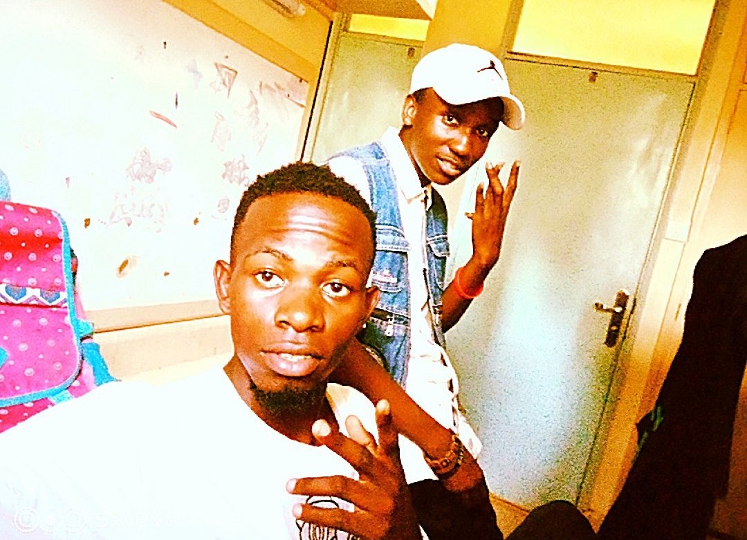 Gathoginyo's tweet photo. Asap Rocky alidrop new album Don't be dumb this yr,btw Praise the LORD got me hooked to this MF⚡btw Israel wachoree zogo,alafu Trump aliuliza ka Somaliland ni country☠️,btw MC Jessy amenifail,vile Nelson Havi amejoin DCP,hope Mike Sonko atafuata,ati pcs musalia mudavadi ufala tu https://t.co/D4syfFnnVG