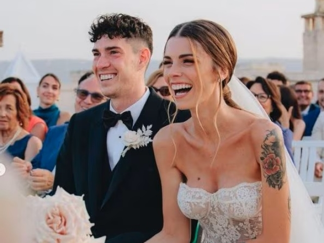 "E' stata una gogna mediatica, io sono perfettamente capace di gestirla, mia moglie e mia figlia meno. Mia moglie ha ricevuto minacce di morte, auguri di malattie".

Questo non ve lo perdoneremo mai. Mai.