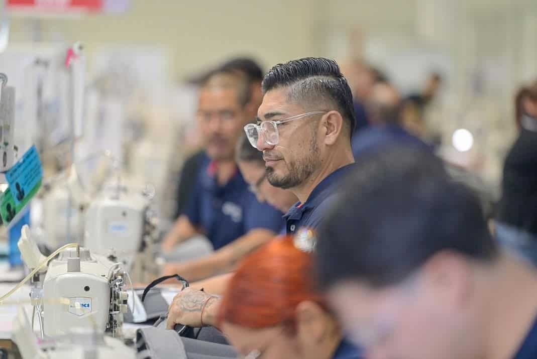 #Dual busca contratar hasta mil empleados en #Monclova
Dual ofrece atractivas prestaciones laborales para los nuevos empleados en Monclova.
Más aqui:shorturl.at/CueW9