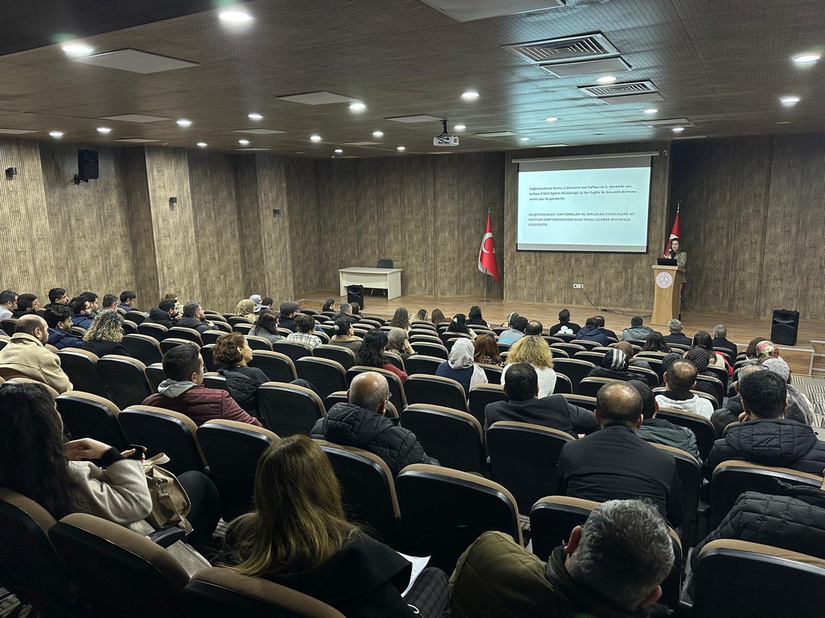 Okulumda, Sağlıklı Besleniyorum Programı kapsamında pilot okullarımızın katılımıyla bilgilendirme ve değerlendirme toplantısı gerçekleştirdik.

Toplantımız, İl Millî Eğitim Müdür Yardımcımız Hasan BERHUNİ başkanlığında yapıldı. Programın uygulama süreci, sahadaki yansımaları ve