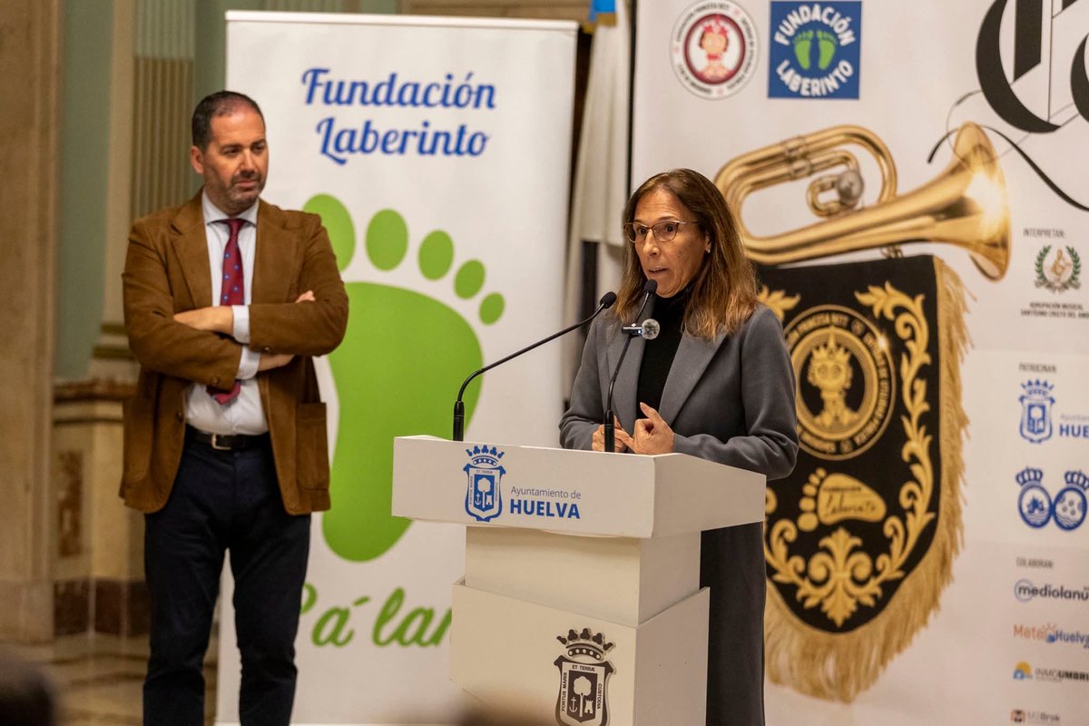 Meteohuelva's tweet photo. Ayer por la tarde se presentó el IV Concierto Cofrade Solidario "Princesa Ari" a beneficio de @MiPrincesaRett y @PalantePopal en el salón de plenos del @AytoHuelva

Creo que no hace falta que os explique el nombre de "Princesa Ari".

Toca llenar una vez más la Casa Colón 💪 💪 

Entradas por sólo 6€ en https://t.co/khIP6CHQ3O y en la taquilla del Gran Teatro.