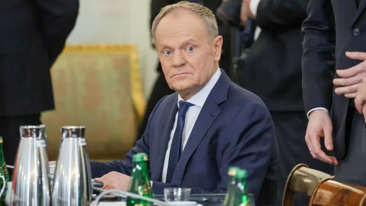 #politykanadeser #piachemwtryby #tuskdodymisji
Ile, będąc od ponad 2 lat premierem, złożyłeś zamówień na sprzęt wojskowy w polskiej HST, którą za pierwszych rządów sprzedałeś Chińczykom?
Prawda to, że  ZERO?