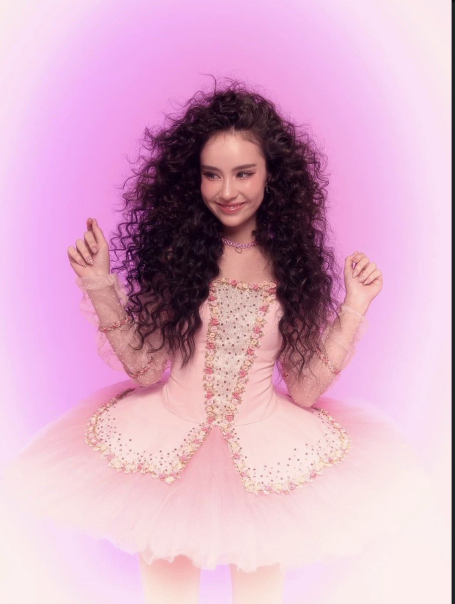 Happy 20th Birthday to my favorite princess ballerina 🩰👑

🦙: เจ้าหญิงน้อยยยยยยยยยยยยย

HAPPY ANGELINA DAY 
#HappyShining20THWithJayna
#aangelinaass