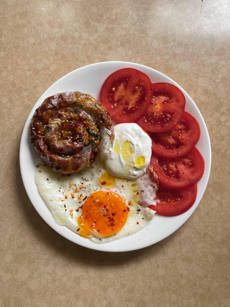 homevsfastfood's tweet image. [homemade] breakfast- sausage&amp;amp;egg rice paper roll, fried egg, tomato and sour cream
👉 homecookingvsfastfood.com
#homemadebreakfast #sausageeggroll #ricepaperrecipe #friedeggtomatoesourcream #brunchideas #homecooking #food #recipes #foodpic #foodie #foodlover #cooking #hungry #go…