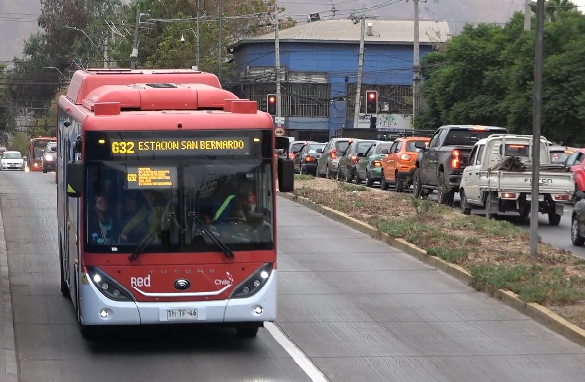 Los buses midi del fabricante Yutong, y que ya circulan en algunos recorridos Red ya hacen algo similar y mejor a esas minivans cuartomundistas...

Entre Padre Hurtado y Maipú un recorrido local no Red, ya empezó a usar buses midi BYD.

La idea de De Grange es nefasta.