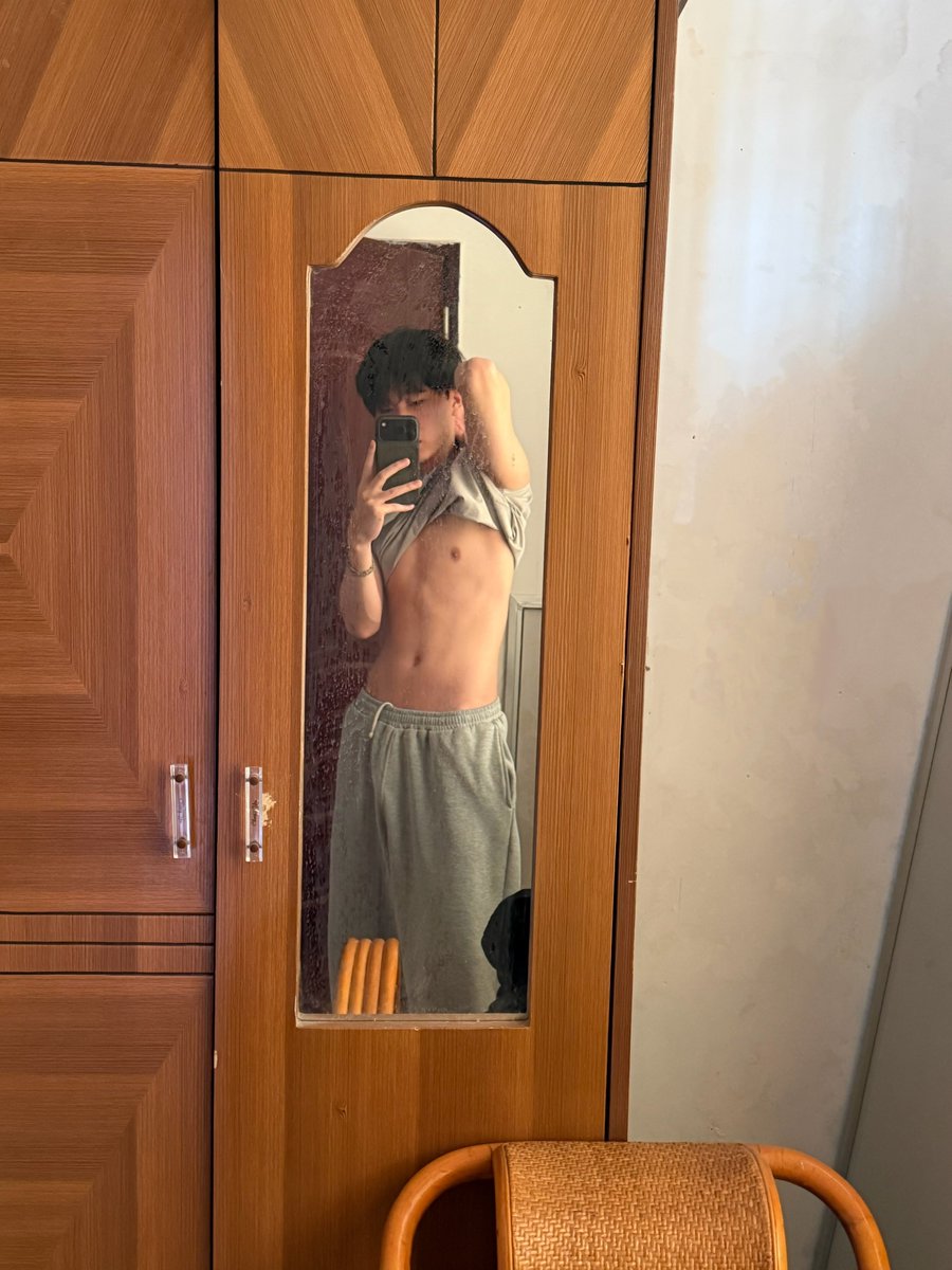 ssmooth_123's tweet photo. 过年回老家我就这样🤪 https://t.co/6JUdlkNbZH