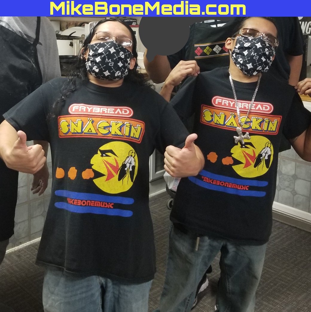 RoknRob121's tweet image. 🙋🏾‍♀️ Part of this dance is to pat it flat!  🎶 Frybread Snackin'  Song by ☆ Lil Mike &amp;amp; FunnyBone ☆

Watch Now: youtu.be/PhtCKIiU0mY

#TShirts: MikeBoneMedia.com/store

#ReservationDogs #Frybread #Snacking 🥔 #Music #Merch