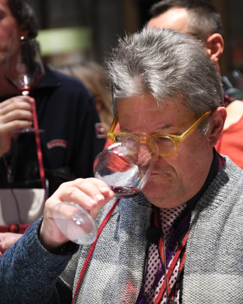 chianticlassico's tweet photo. Si sono appena conclusi quattro percorsi esclusivi nel #ChiantiClassico! 🍷

Tra annate storiche, anteprime, vigneti piccoli e in quota, Riserve, Gran Selezione e vini giovani. Guide: @LucaMarchiani, @RiccardoMargheri, @BernardoConticelli, @LeonardoRomanelli.

#GalloNero #CCC26 https://t.co/EWsNa6RJQF