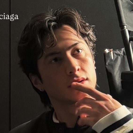 Her detayı yetmiyomus gibi bi de gözleri van kedisi gibi cikmis sen bu dünyaya benim sinavım olmaya mi geldin