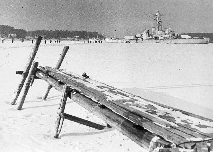 FlMichele69's tweet image. Coastal battleship

#FNSIlmarinen (1934-1941)
Ilmarinen Class

📷 10 March 1940 #Turku harbour during the #WinterWar

@Navyfi 🇫🇮