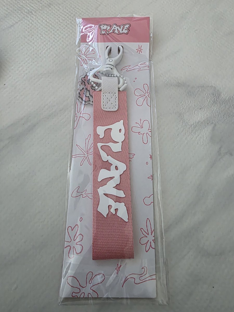 ssonimgrgj's tweet photo. 플레이브 숨바꼭질 스트랩 분홍,PASH! 잡지 일괄양도 택포3.87
PLAVE HIDE AND SEEK STRAP KEYRING https://t.co/AZSnYcn1Xw