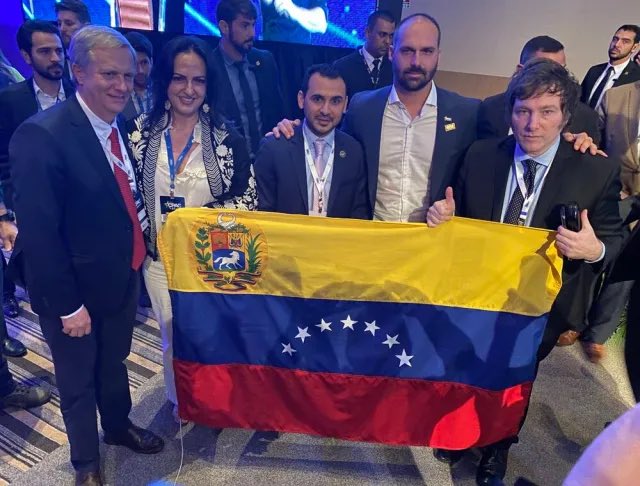 pz_silvio's tweet photo. Mientras @Eduardo_Bittar busca aliados de DERECHA REAL para MVGA (Make Venezuela Great Again) la opo-Ficción solo busca desprestigiarlo y alinearse con socialistas alrededor del mundo. 
#EstoyConBittar #MVGA @Rumbo_Libertad @realDonaldTrump @RogerJStoneJr https://t.co/E0zIwDVdWk