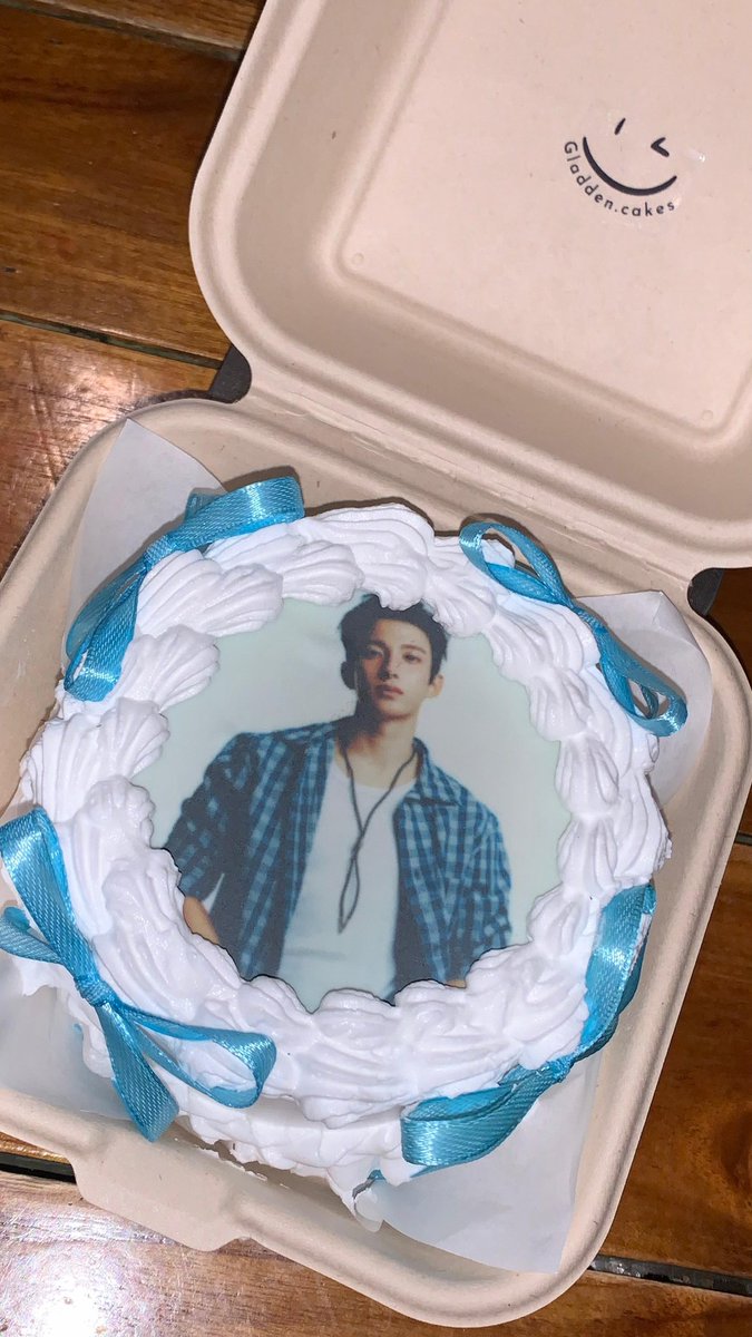 strawberimanies's tweet photo. mini dk birthday party💫 @dkyeomg @dk_is_dins https://t.co/riibxKuHLW