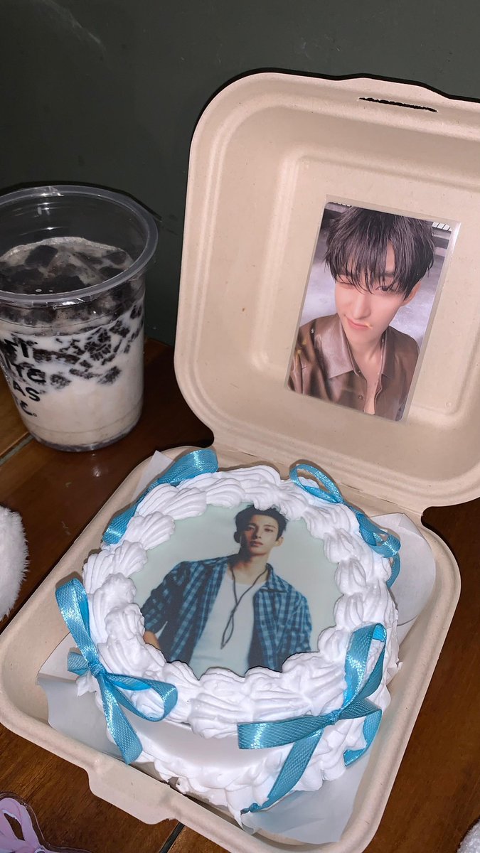 strawberimanies's tweet photo. mini dk birthday party💫 @dkyeomg @dk_is_dins https://t.co/riibxKuHLW