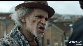 Naangalia status ya manzi yangu karibu na wewe after dakika mbili unasema zinjanthropus, kwani Mimi ni mjinga