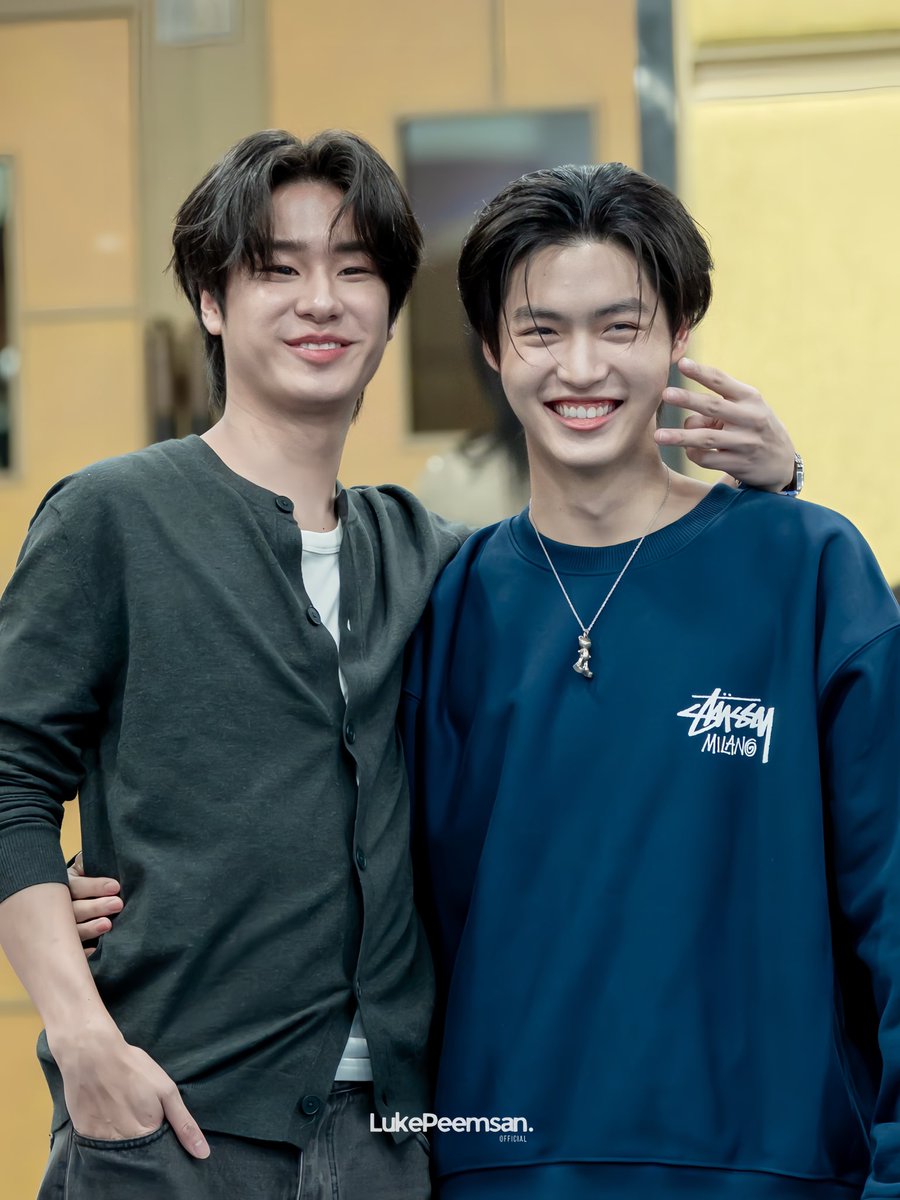 Lukeso_Official's tweet photo. สุขสันต์วันเกิดน้องมิค @mickmetas 🎂🧸 ขอให้น้องมิคเติบโตขึ้นอย่างแข็งแรง เป็นเด็กดีของทุกคน มีรอยยิ้มให้โลกนี้สดใสในทุกวัน

ขอให้มีความสุขกับเรื่องเล็ก ๆ รอบตัว ได้หัวเราะ ได้ทำตามความฝัน และได้ใช้ชีวิตอย่างอบอุ่น มีคนคอยรัก คอยเอ็นดู และจับมือน้องมิคไว้เสมอ 🤍

ขอให้ทุกวันของน้องมิค เต็มไปด้วยความรักและความอ่อนโยนตลอดไป อยู่ด้วยกันกับพี่ลูคไปนาน ๆเติบโตไปพร้อมกันนะครับ 🦊🐰✨

HAPPY 20TH MICK METAS

#CelebrateMick20BD
#lukeso_ #mickmetas #LukeMick