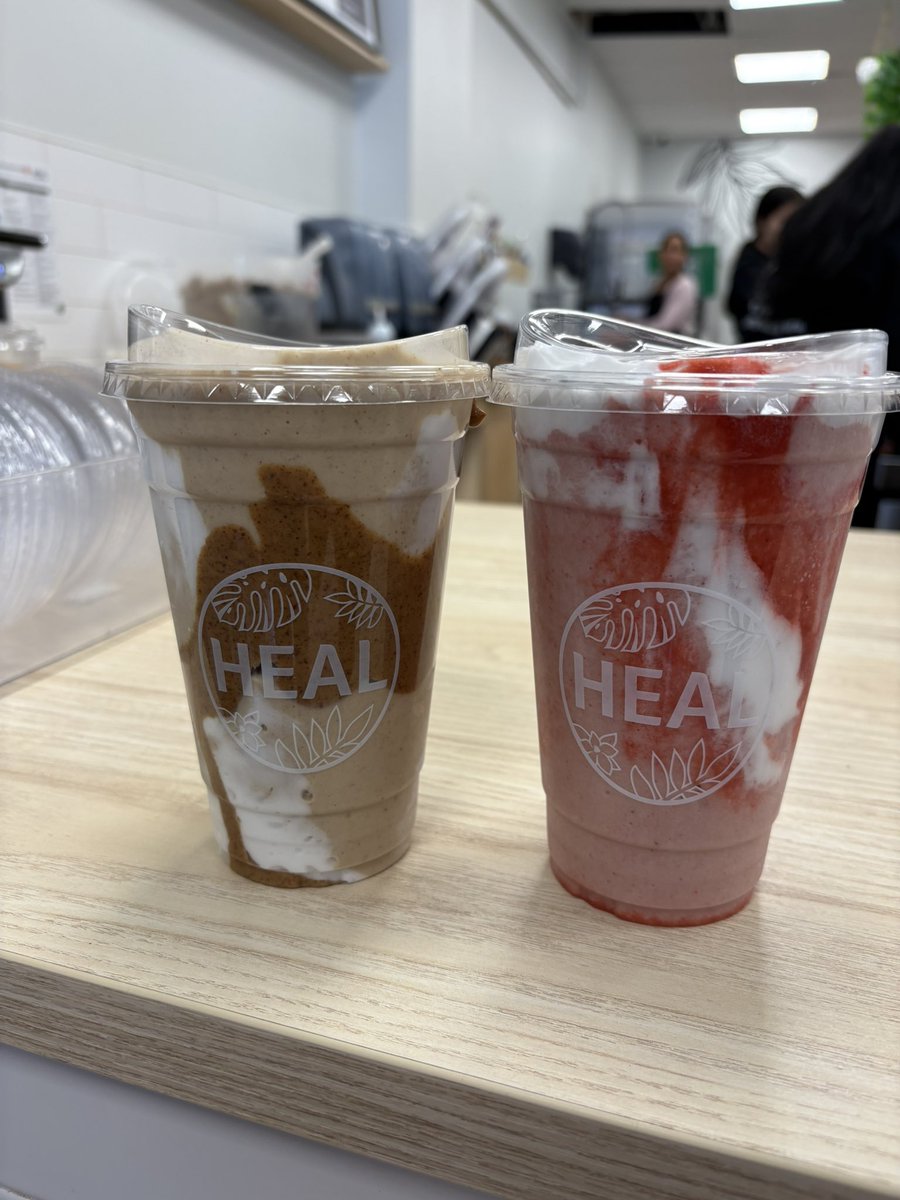 AshSmart's tweet image. Perfect way to start the day!! 

Went with Vanilla Date &amp;amp; Strawberry Cloud 

So yummy 😋 

#Smoothie #TreatYoSelf #Heal #HealWellness #Yum