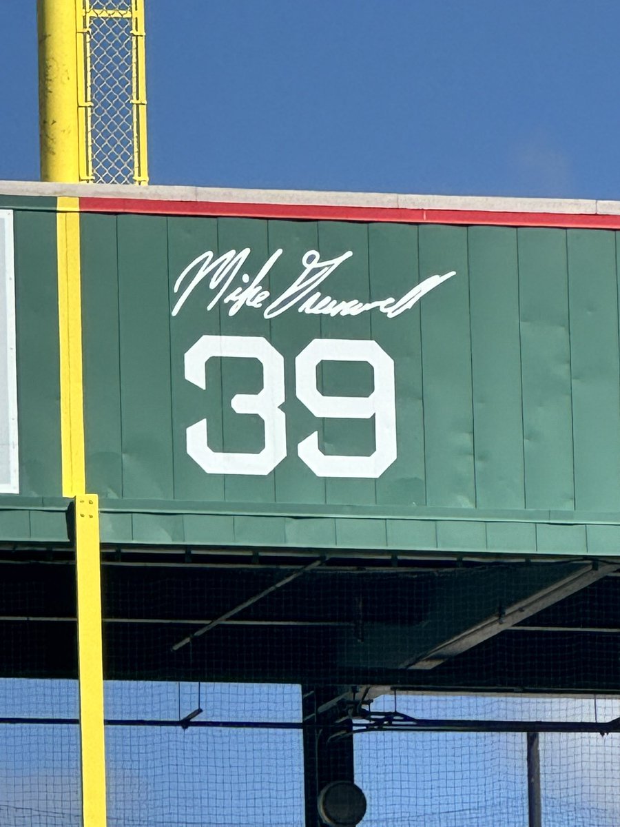 TomCaron's tweet photo. Nice addition to the Fort Myers Green Monster. Red Sox Hall of Famer Mike Greenwell grew up here.  “The Gator”  passed away in October at the age of 62. https://t.co/bNbnBZMfKb