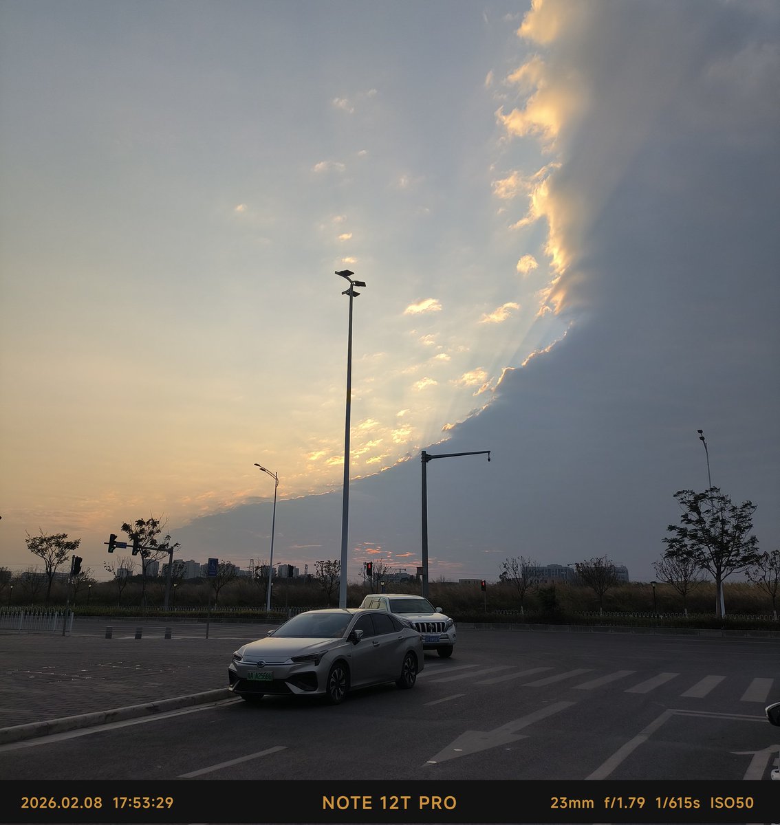 Hi_Ruxin's tweet photo. 又是新的一年啦，祝大家万事顺心，心想事成，诸事顺利，开开心心！ https://t.co/dXChvupsVF