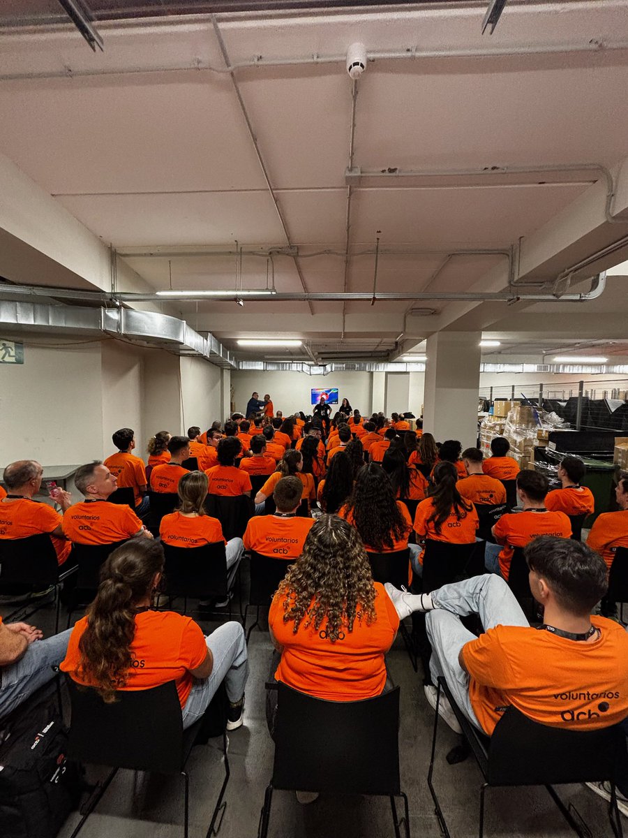 Ya tenemos a nuestros VOLUNTARIOS en el Roig Arena. Esto empieza ya 😍