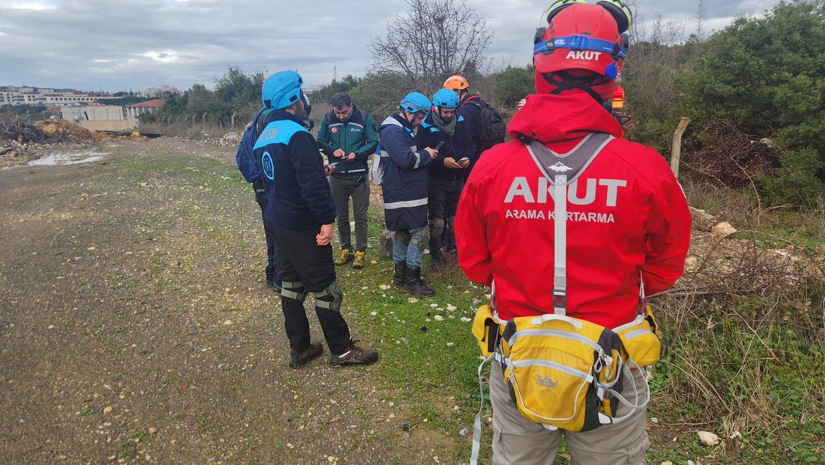 #AKUToperasyon #AKUTKocaeli ekibimiz, AFAD’dan gelen destek talebi üzerine Gebze'de kaybolan Alzheimer hastası bir vatandaşımız için çıktığı operasyonu, yapılan arama çalışmaları sonucunda herhangi bir bulguya ulaşılamaması üzerine alınan karar doğrultusunda sonlandırmıştır.