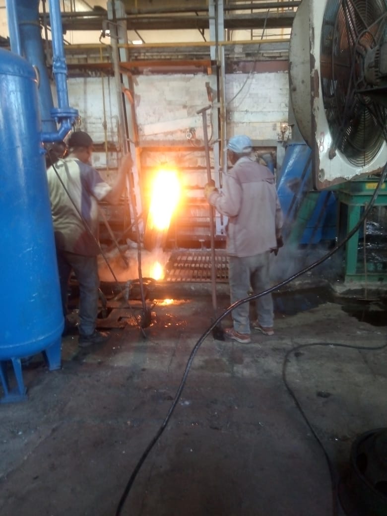 blanco_yan72's tweet photo. Vidrios Lisa
Se drena el horno de la empresa con resistencia y la fe en la victoria de sus trabajadores.
#SeguimosCombatiendo
#CubaEstaFirme https://t.co/50b1JGNV1f