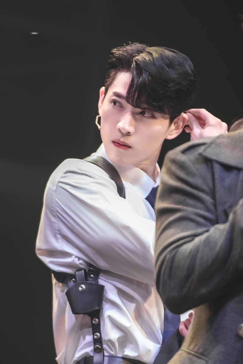 260217 뮤지컬 은밀하게 위대하게 낮 무대인사 서수혁 #한상훈 배우님 🔫

인이어가 말썽중