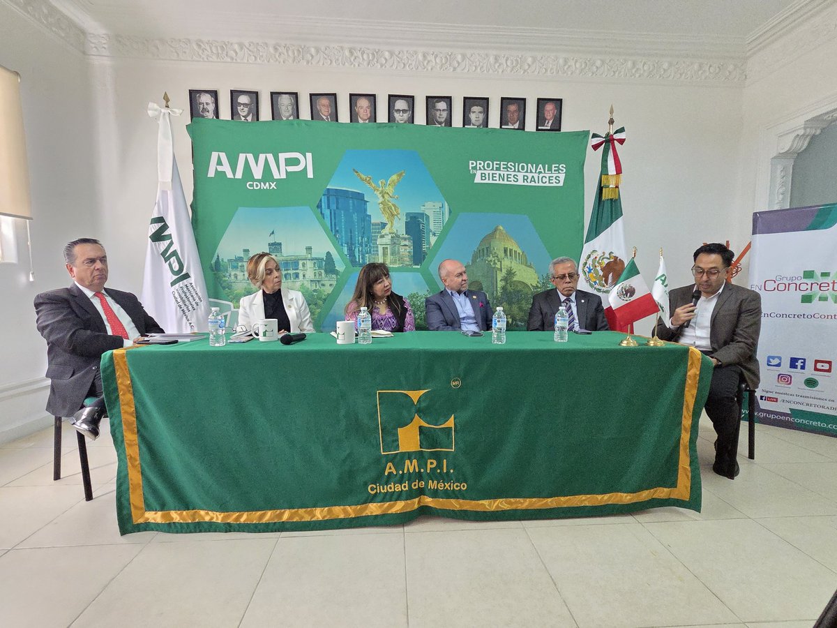 Seguimos en una lectura profunda del #LibroEnConcreto que invita a repensar el sector inmobiliario. El futuro de la vivienda en México se está escribiendo hoy.
En Vivo 👉 facebook.com/share/v/1BvvgB…