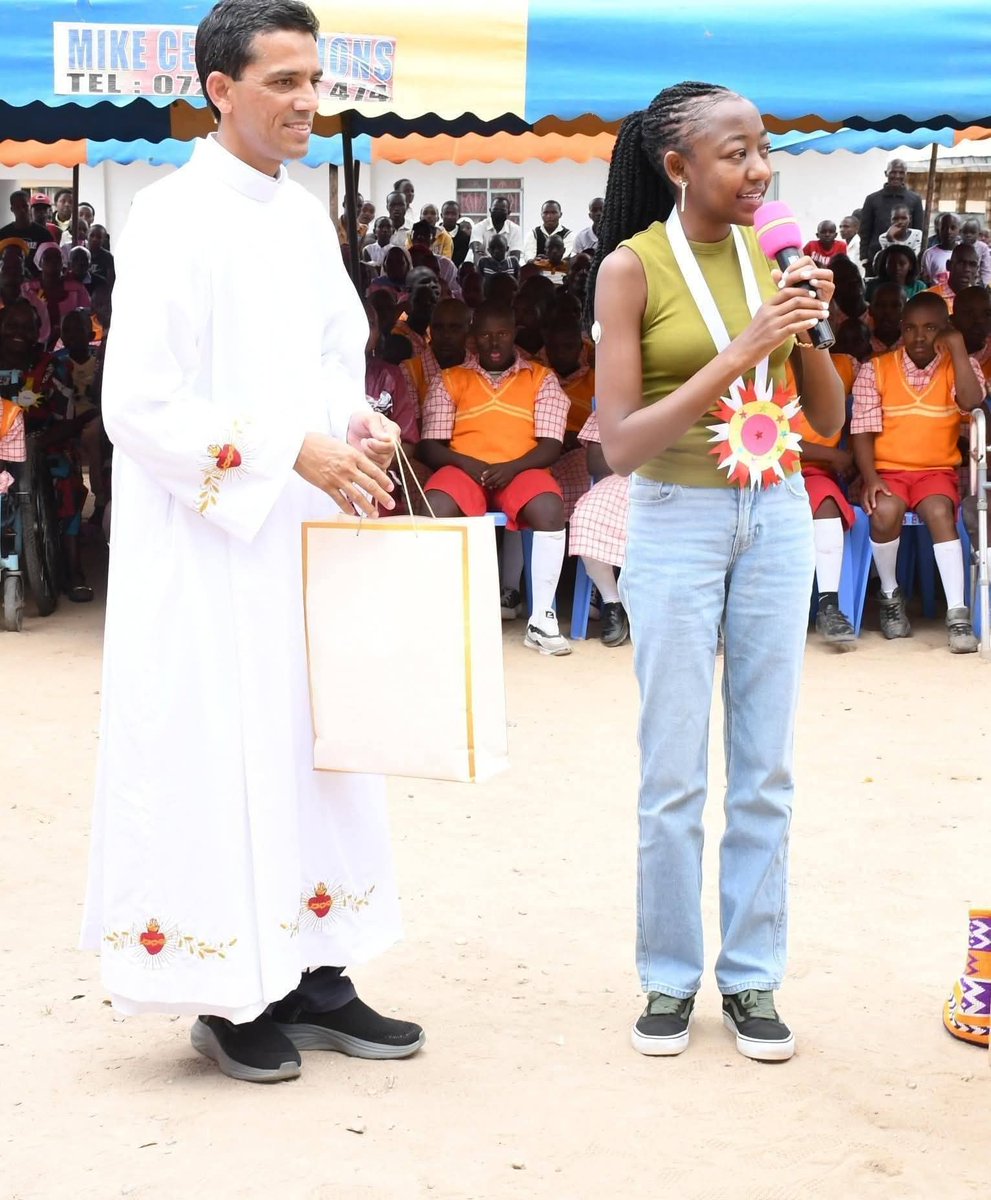 CopShakurkihara's tweet image. After Ruto's Daughter contributing Ksh 3 Million.

How much do you think she is worth.