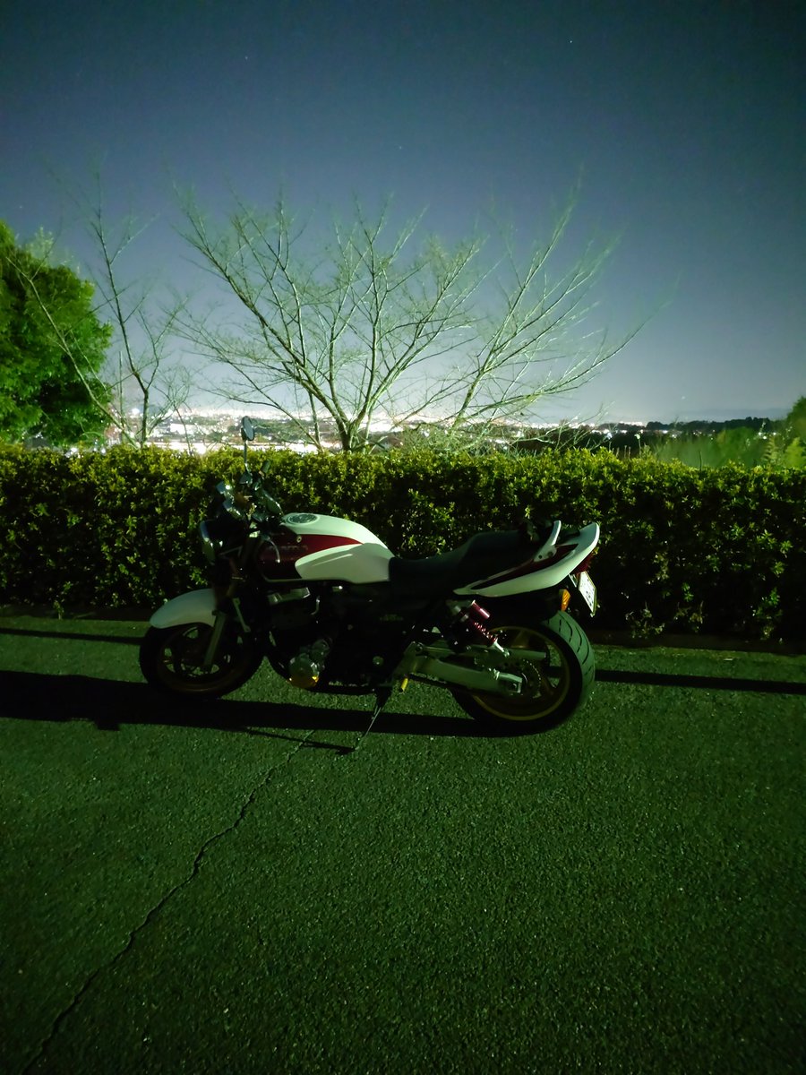azfe00's tweet image. お久しぶり、空見
おバイクでまともに走るの一ヶ月近くぶり？
やっぱ楽しいですね🏍️
#バイク 
#CB1300SF 
#SC40