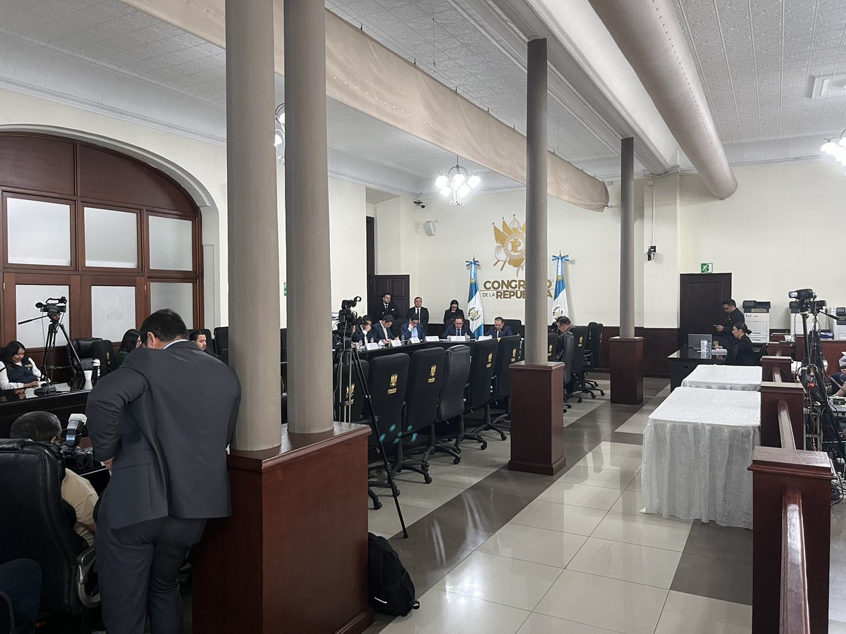 #PostuladoraTSE |
Avanza la primera votación para integrar la nómina de candidatos a magistrados del TSE. De momento suman 15 incorporados: Judith Orozco, Giovanni Soto, Wilber Estuardo, Mario Alexander Velásquez, Lesther Castellanos, José Alberto Godínez, José Luis Samayoa