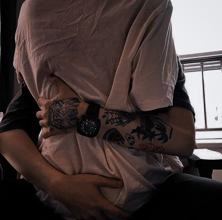 milyyyypp's tweet image. Provócame Otra Vez
#os #hyunlix 
Fan meeting.
Hyunjin sonríe demasiado.
Felix lo mira como si fuera a arrancarlo del escenario.
Celos, provocación… y una puerta que se cierra.
Porque en público Hyunjin es de todos.
Pero en privado, siempre termina siendo solo suyo.