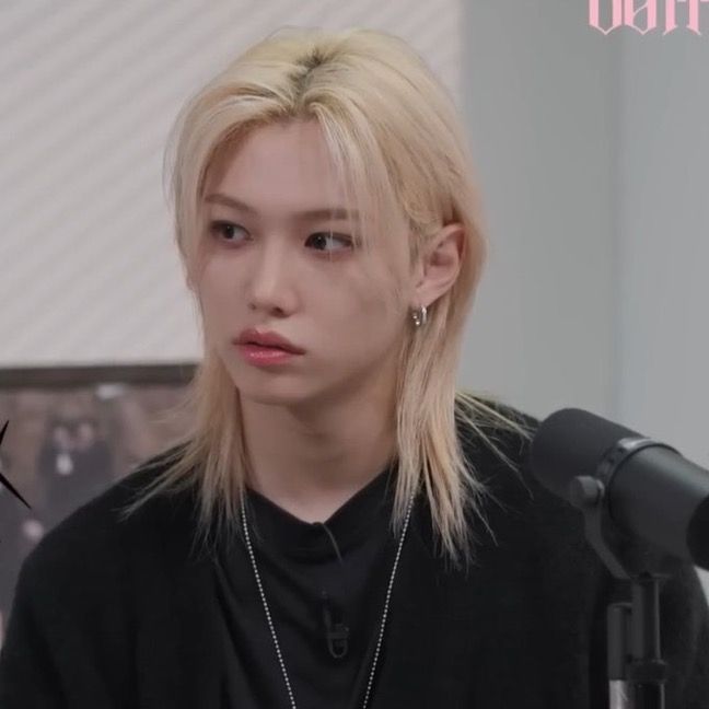 milyyyypp's tweet image. Provócame Otra Vez
#os #hyunlix 
Fan meeting.
Hyunjin sonríe demasiado.
Felix lo mira como si fuera a arrancarlo del escenario.
Celos, provocación… y una puerta que se cierra.
Porque en público Hyunjin es de todos.
Pero en privado, siempre termina siendo solo suyo.