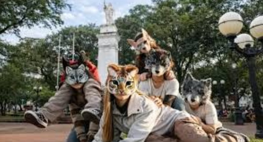 ¿UNA NUEVA MODA? 🧐

En redes sociales se han viralizado publicaciones y videos donde se muestra principalmente a adolescentes que explican que es ser Therian. 🤔 Toda la información, aquí 👇🏻
bit.ly/4akK7i9