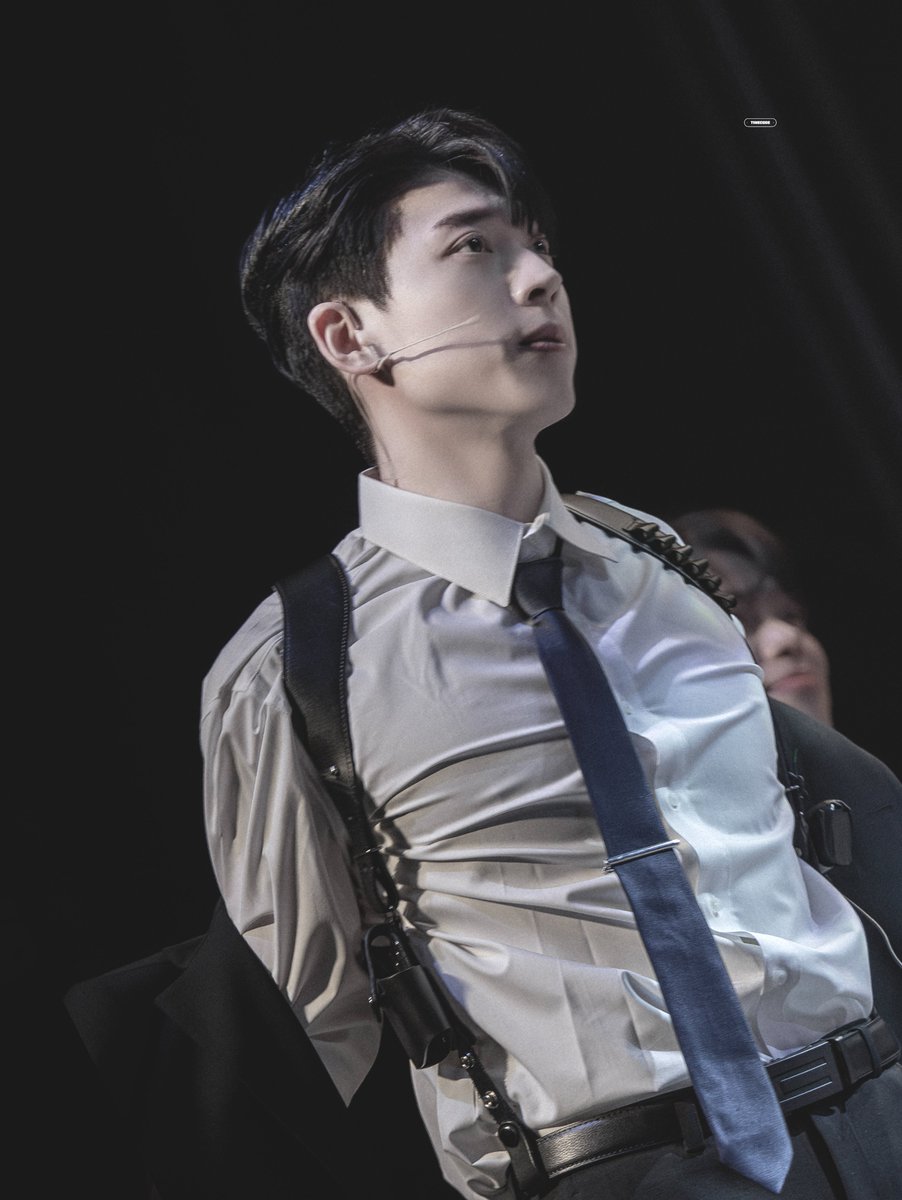 260215 뮤지컬 은밀하게 위대하게 낮 커튼콜데이 서수혁 #한상훈 배우님 🔫

남자는 셔츠로 말한다