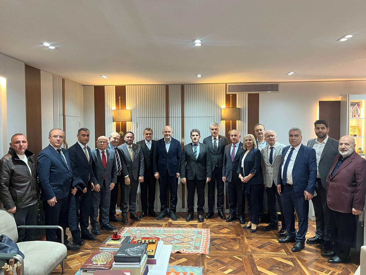 İstanbul Esnaf ve Sanatkârlar Kredi ve Kefalet Kooperatifi Başkanı Sn. Mustafa Silahyürekli ve kıymetli yönetim kurulu üyelerine nazik ziyaretleri için teşekkür ediyorum