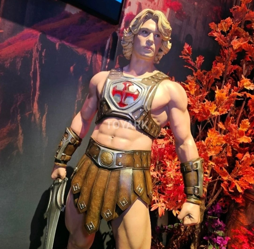 Life size Nicholas Galitzine as He-Man spotted at the Masters of the Universe booth at New York Toy Fair 🗡️⚡️

📸 robdtoys

#mastersoftheuniverse #heman #motu #NicholasGalitzine #nytf