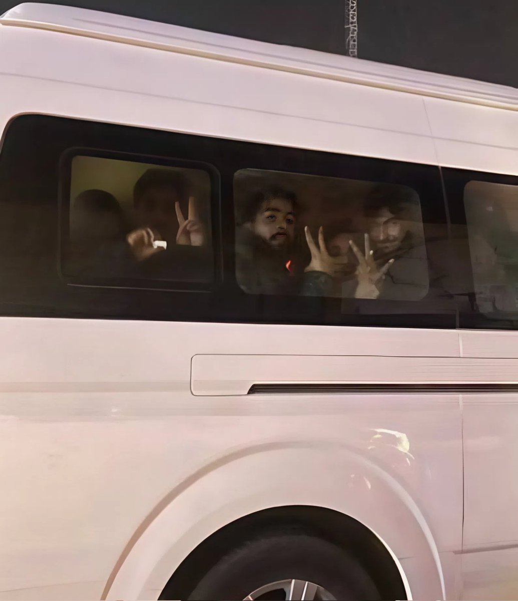 X4LIREZ4X's tweet image. یعنی الان این بچه‌ها کجان؟ چه بلایی سرشون اومده؟ تونستن‌ به زندگی عادی برگردن؟!؟