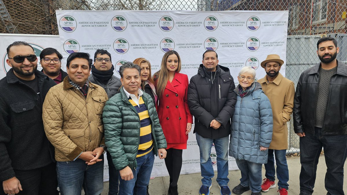 Lynn4NYC's tweet photo. Tonight begins the holy month of #Ramadan.  This past weekend, I was privileged to participate in a Ramadan food drive sponsored by @APAGUSA, to help support those in need during this sacred time. https://t.co/xz6yudZxVb