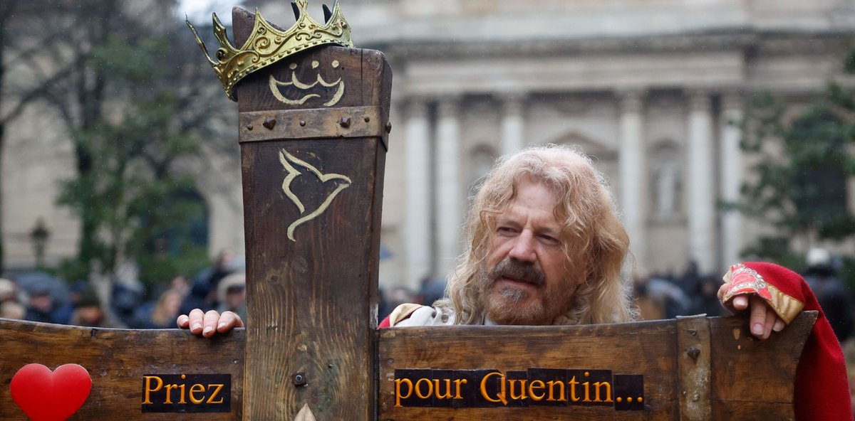 MURIÓ UN JOVEN DE ULTRADERECHA TRAS UNA PELEA A PATADAS CON UN GRUPO DE ULTRAIZQUIERDA EN FRANCIA

Quentin, un joven de 23 años vinculado a la ultraderecha, murió tras una pelea callejera en Lyon en la que fue golpeado y pateado en la cabeza. El ataque ocurrió cerca de la