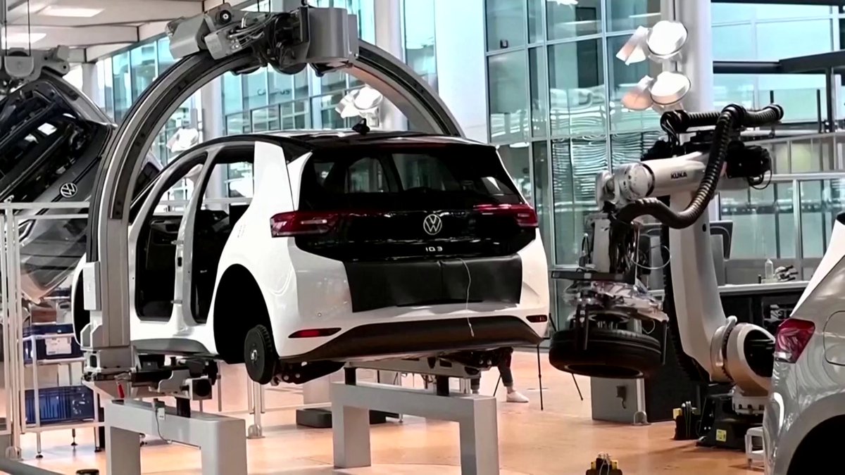 الاتحاد الأوروبي بصدد رفع شرط المحتوى المحلي على قطاعي السيارات الكهربائية والبناء للدعم الحكومي جرس الإغلاق _Business 