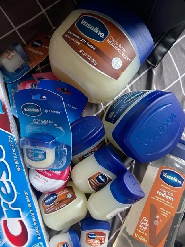 healthh_booster's tweet photo. Most men ignore the simplest way to improve their appearance.

You only need one product: Vaseline.

Here are 7 Vaseline tricks that can transform your look (and your life): 🧵 https://t.co/3SIRdpWzPw