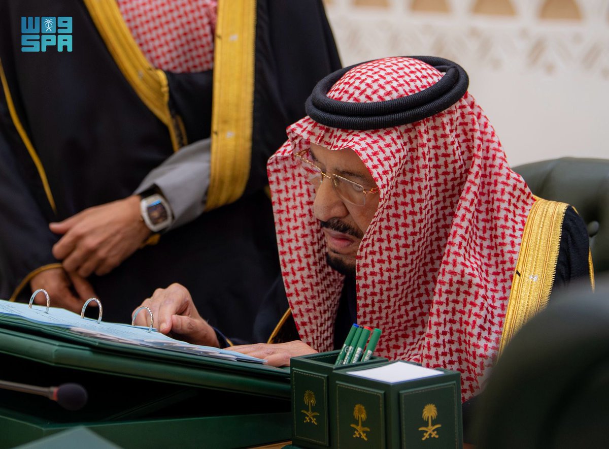 #مجلس_الوزراء يُشِيد بنجاح النسخة (الثالثة) لمعرض الدفاع العالمي الذي أقيم في الرياض تحت رعاية #خادم_الحرمين_الشريفين، وبما شهد المعرض من توقيع مذكرات تفاهم واتفاقيات وشراكات إستراتيجية؛ ستسهم في توطين التقنيات وتطوير القدرات بقطاع الصناعات العسكرية، وتعزيز سلاسل الإمداد المحلية